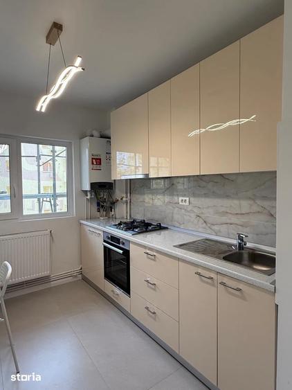 Apartament cu 2 camere semidecomandat, mobilat în Tei