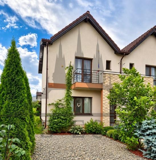 Duplex cu 4 camere cu Canalizare în Sânpetru
