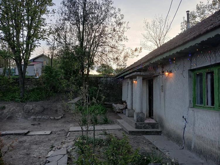Casă cu Teren 2000 Mp în Cerchezu