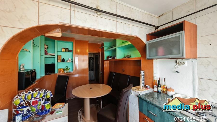 Apartament cu 3 camere decomandat în