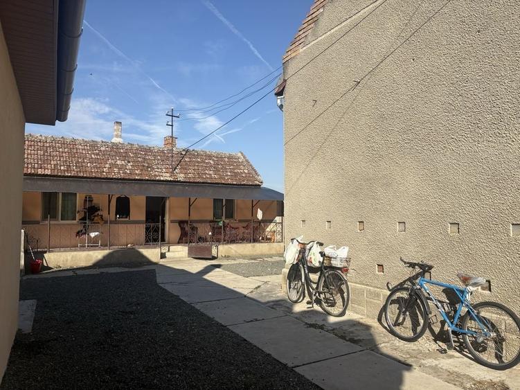 Casă cu 4 camere în Central
