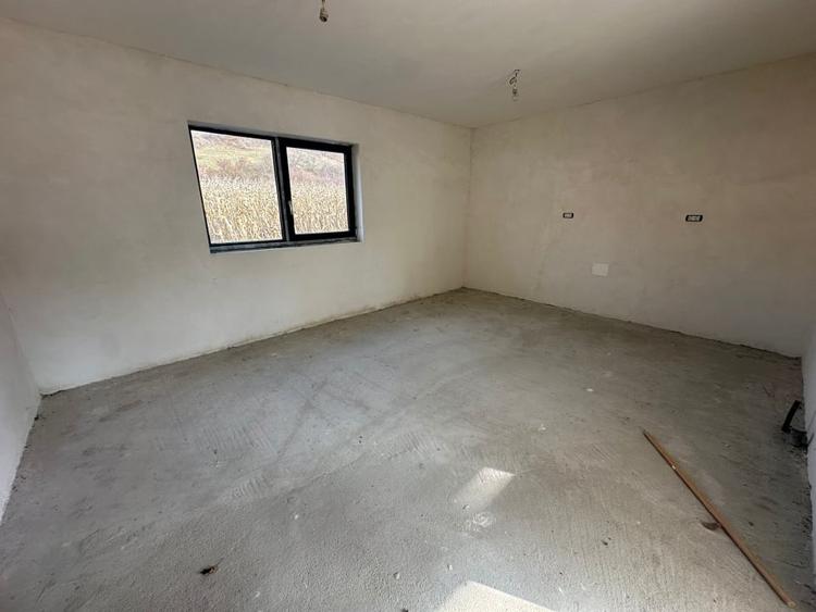 Casă individuală cu 3 camere cu Teren 450 Mp în Ampoița