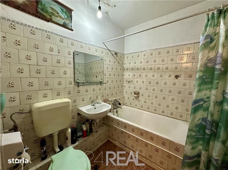 Apartament cu 3 camere semidecomandat în Apusului