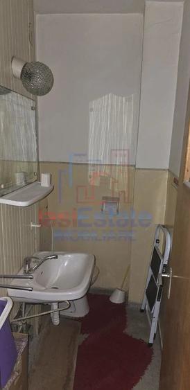 Apartament cu 4 camere decomandat în Filiași
