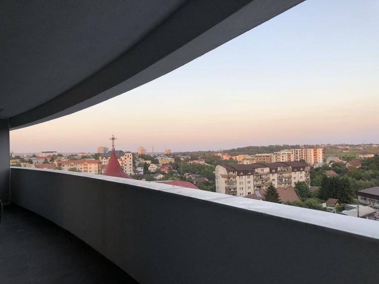 Apartament cu 3 camere semidecomandat în Central