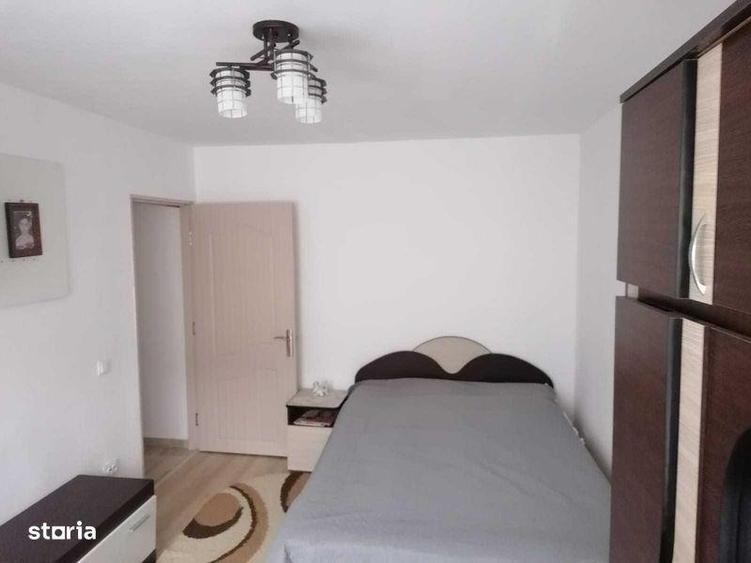 Apartament cu 3 camere decomandat în Micro 4