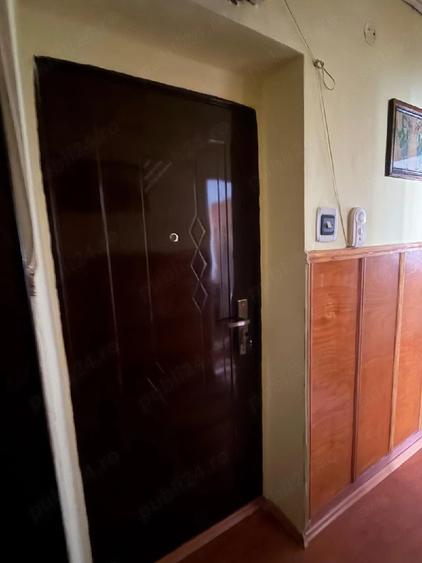 Apartament cu 3 camere decomandat în Cet
