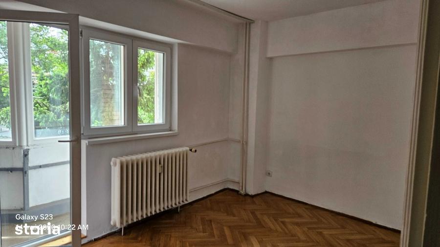 Apartament cu 3 camere semidecomandat în Eminescu