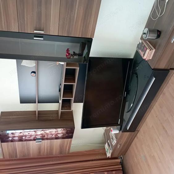 Apartament cu 2 camere semidecomandat în Plopeni
