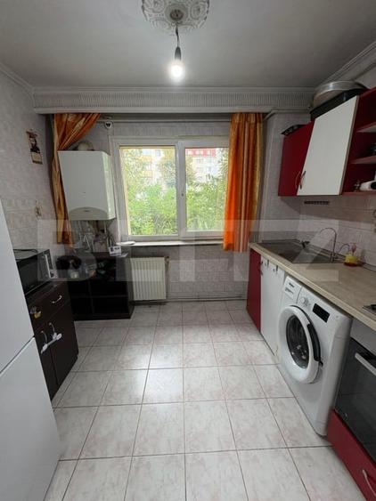 Apartament cu 3 camere decomandat, mobilat în Banat