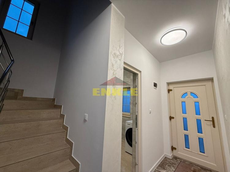 Casă individuală cu 4 camere cu Canalizare în Sud-Est