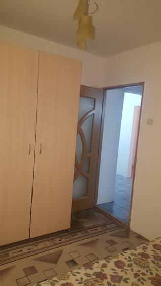 Apartament cu 3 camere decomandat în Girocului