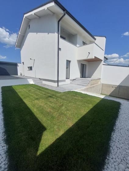 Duplex cu 4 camere cu Piscina în Cetate