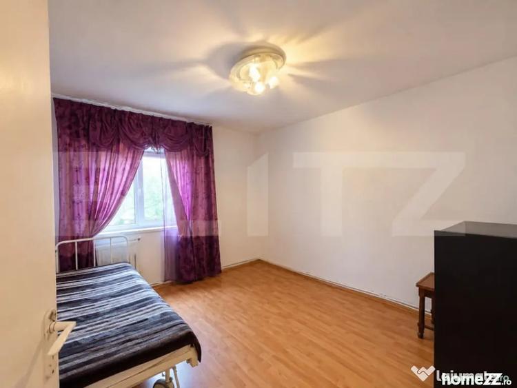 Apartament cu 3 camere decomandat în Liliacului