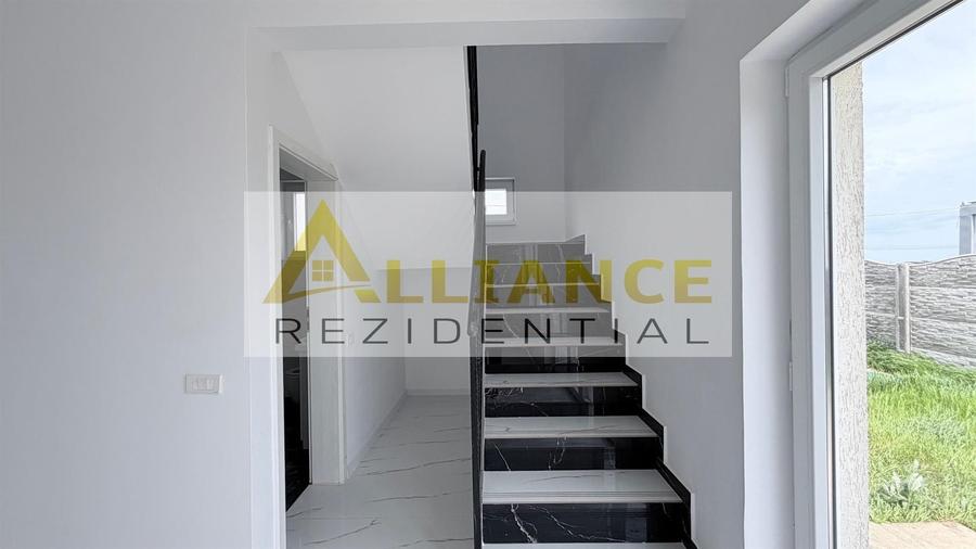 Casă individuală cu 4 camere cu Canalizare în Berceni