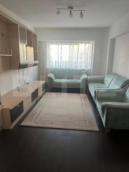 Apartament cu 3 camere decomandat, mobilat în Nicolina