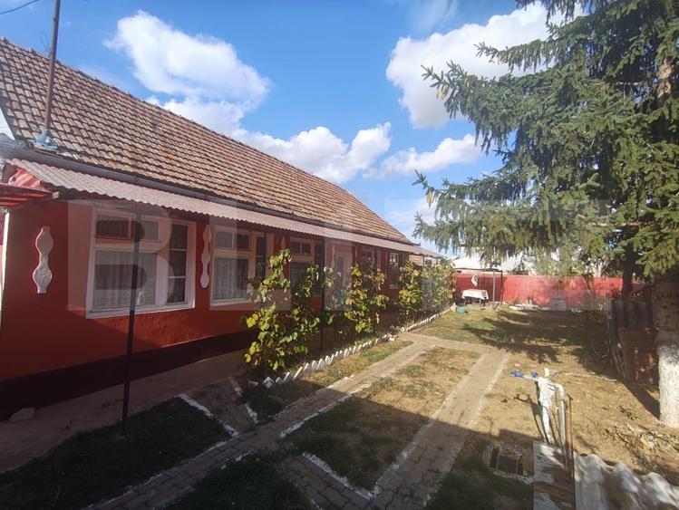 Casă individuală cu 4 camere cu Teren 1200 Mp în Vest