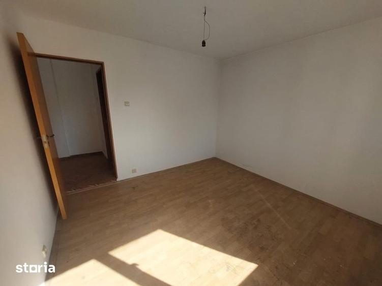 Apartament cu 2 camere decomandat în Micro 12
