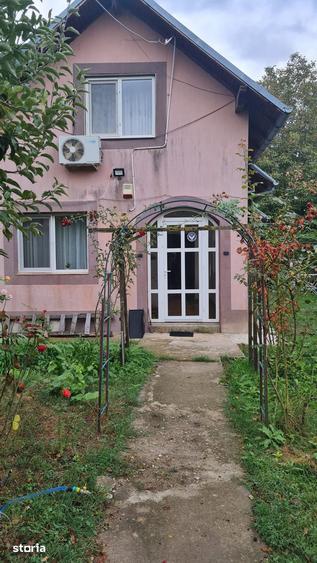 Casă cu 5 camere cu Teren 2600 Mp în Rahova