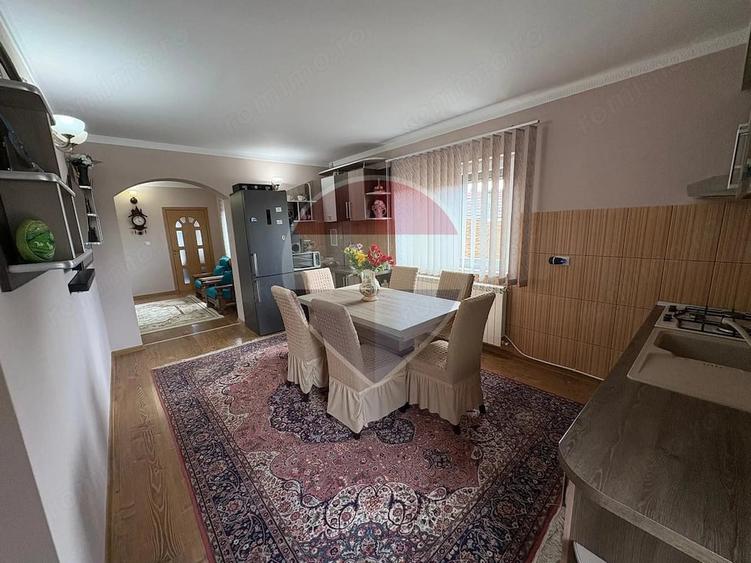 Casă cu 5 camere cu Teren 2687 Mp în Mădăras