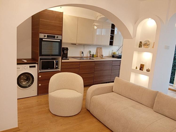 Apartament cu 2 camere decomandat în Primăverii
