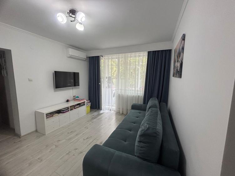 Apartament cu 2 camere semidecomandat în Craiovei