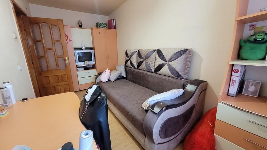 Apartament cu 3 camere semidecomandat în Central