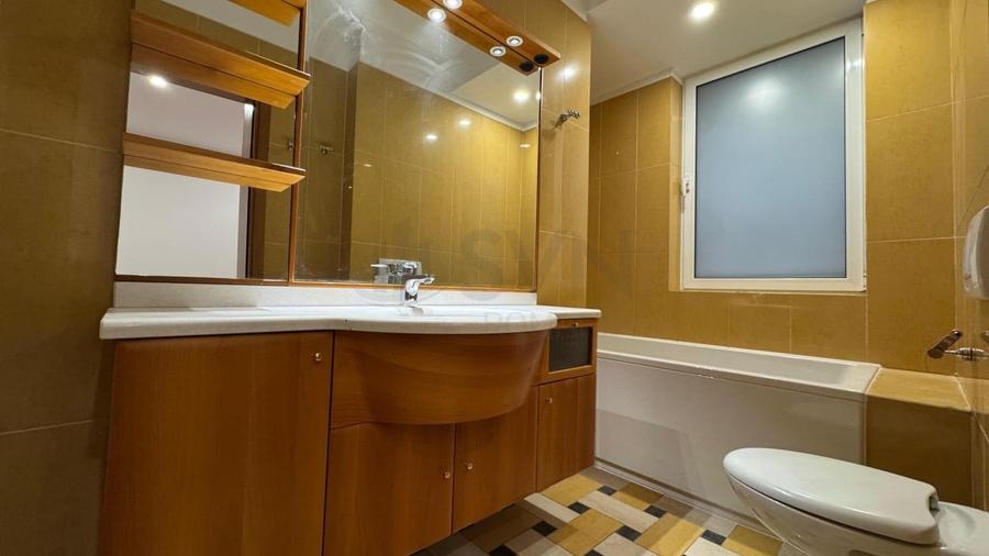 Apartament cu 5 camere decomandat în Primăverii