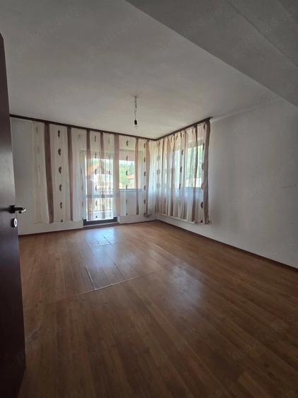 Casă cu 6 camere cu Teren 500 Mp în Cernica