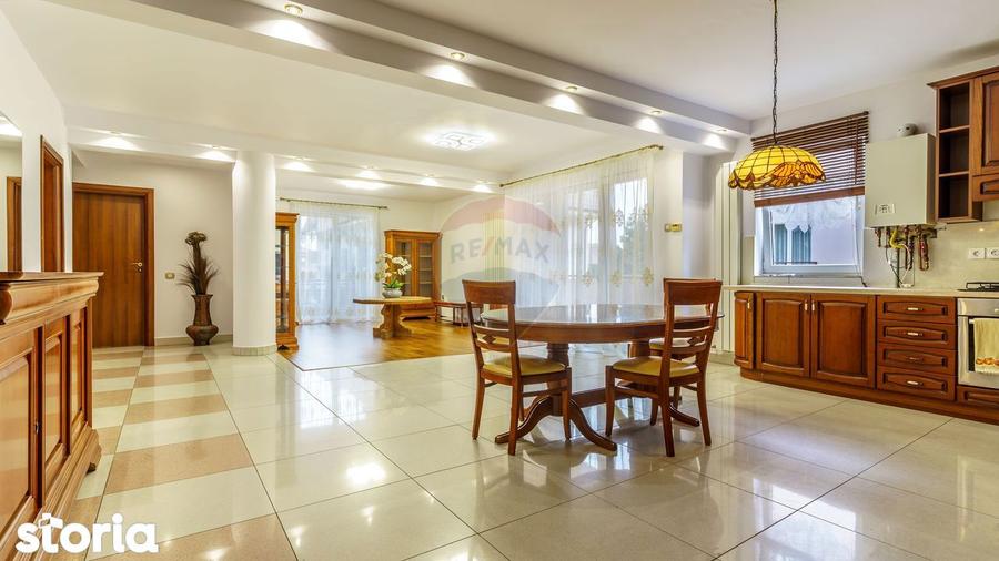 Apartament cu 3 camere, mobilat în Bună Ziua