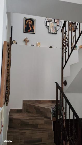 Casă cu 4 camere cu Teren 530 Mp în Răzvad