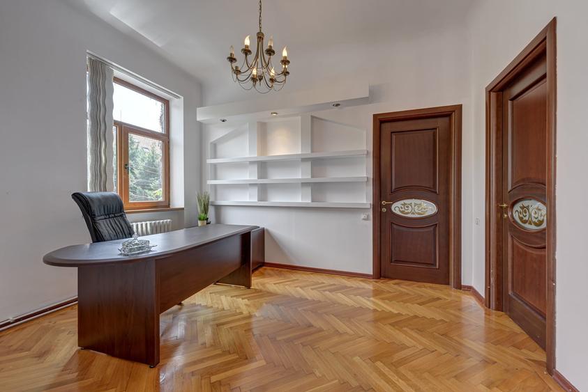 Apartament cu 6 camere semidecomandat, mobilat în Unirii