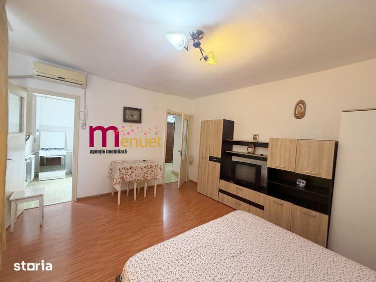 Garsonieră în Vest