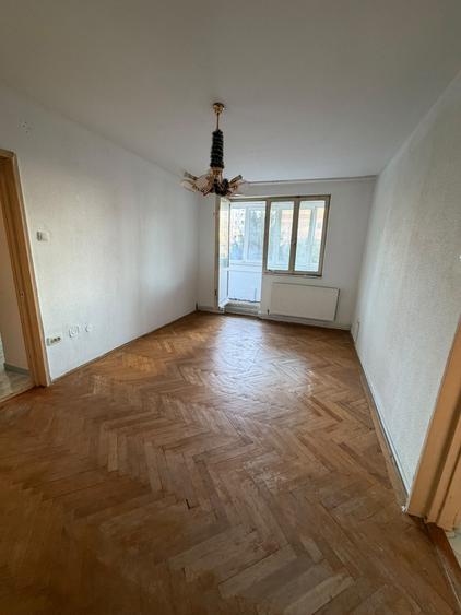 Apartament cu 2 camere semidecomandat în Florilor