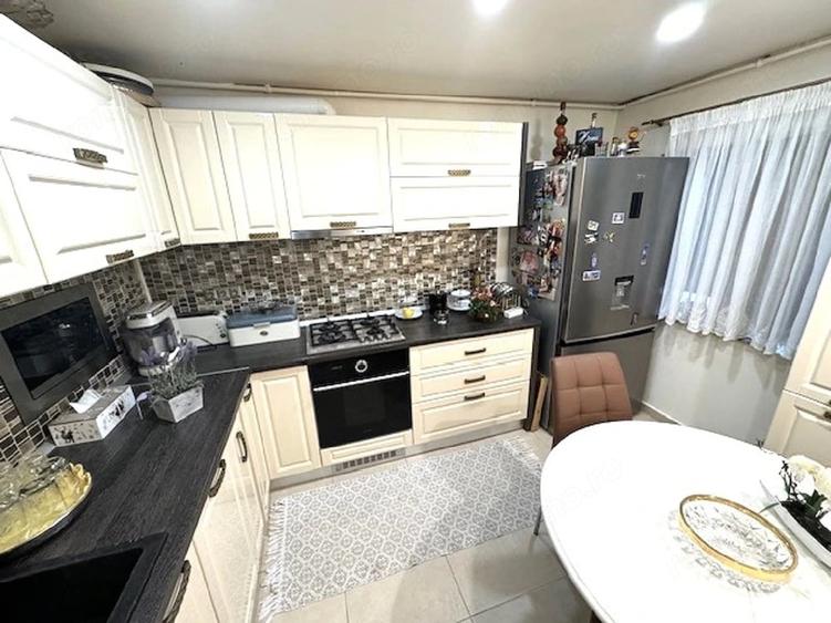 Apartament cu 4 camere decomandat în Central