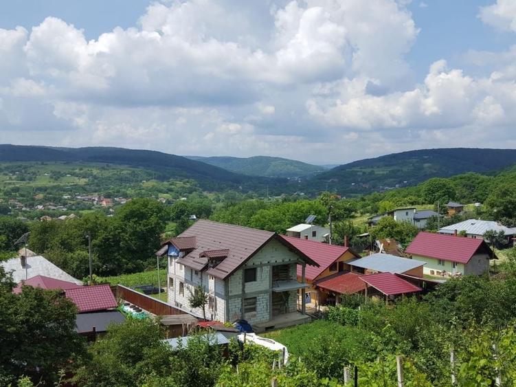 Casă cu 3 camere cu Teren 945 Mp în Central