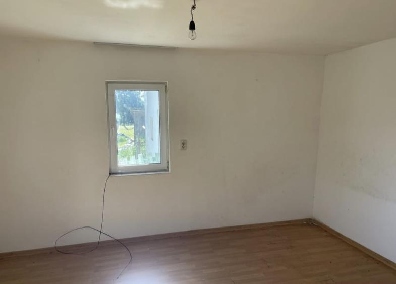 Casă individuală cu 3 camere cu Teren 900 Mp în Dănila