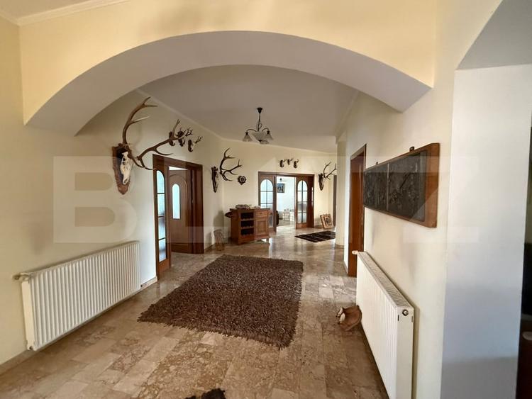 Casă individuală cu 8 camere cu Piscina în Mușcel