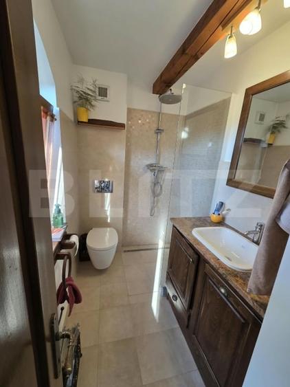 Casă individuală cu 4 camere cu Canalizare în Est