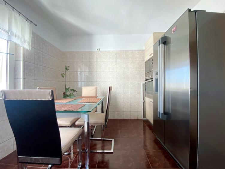 Apartament cu 4 camere decomandat în Vitan Mall