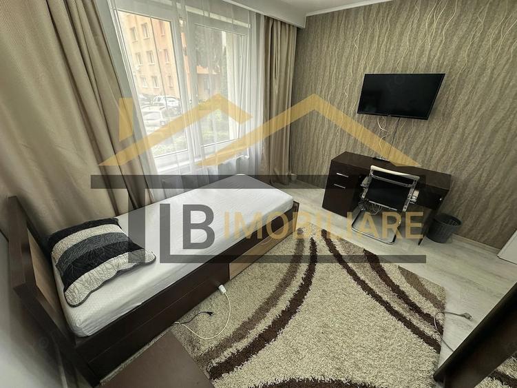 Apartament cu 3 camere decomandat în Cornișa