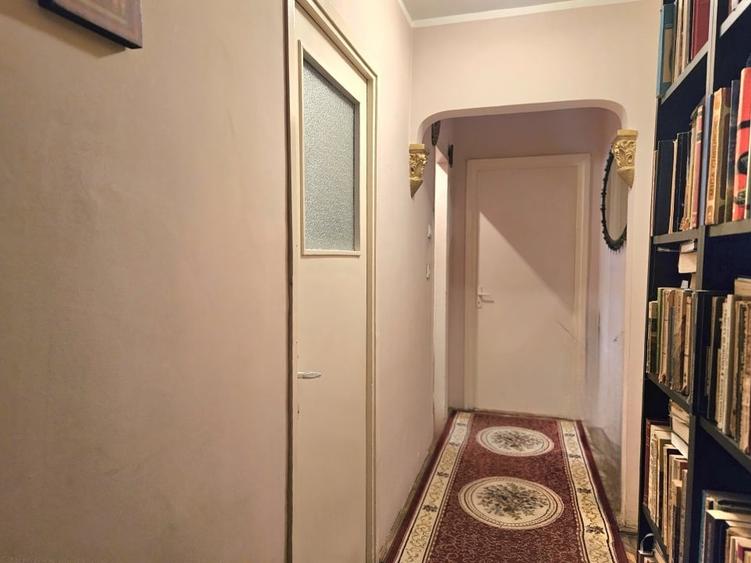 Apartament cu 4 camere decomandat, mobilat în Vest
