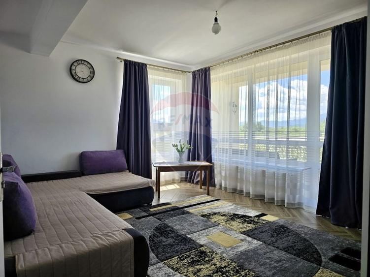Apartament cu 3 camere decomandat în Cristian