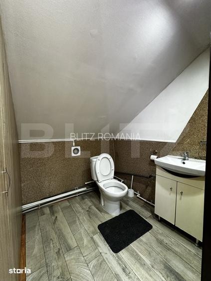 Doua camere intr-o casa de inchiriat, cu acces la bucatarie si baie