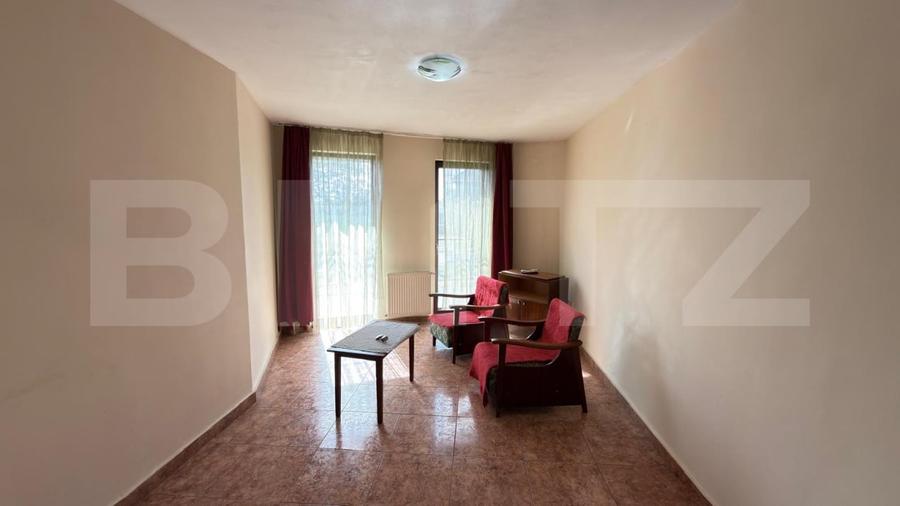 Apartament cu 3 camere decomandat, mobilat în Careiului