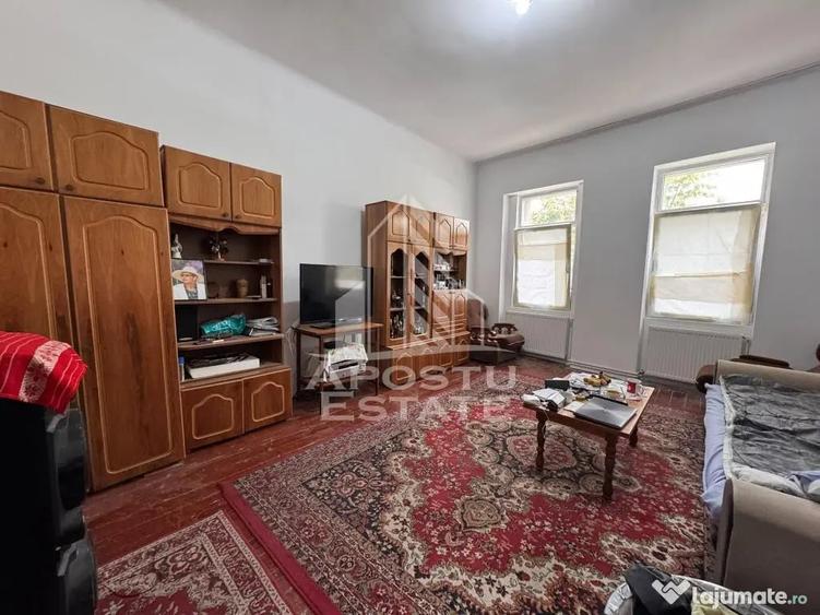 Apartament cu 5 camere semidecomandat în Bălcescu