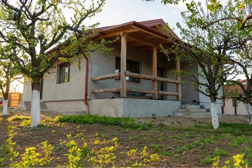 Casă cu 3 camere cu Teren 5 Mp în Lazuri