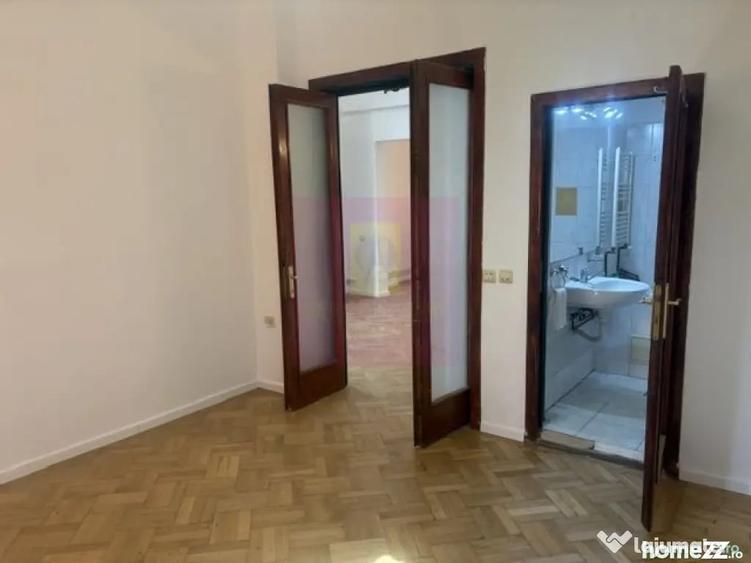 Apartament cu 3 camere semidecomandat în Cotroceni