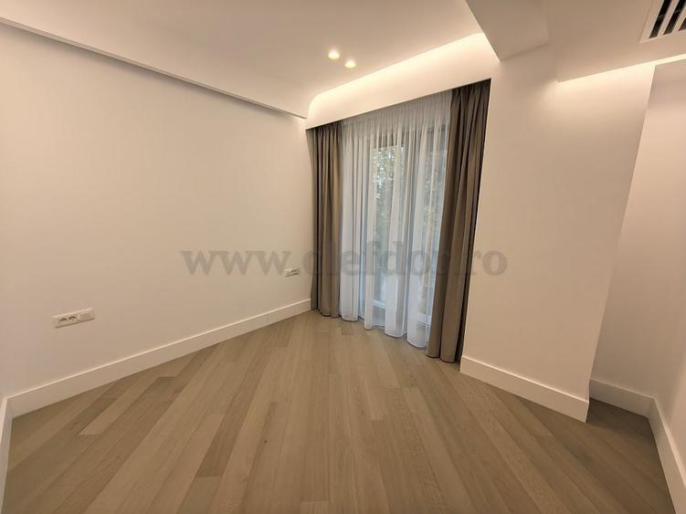 Apartament cu 3 camere decomandat, mobilat în Iancu Nicolae