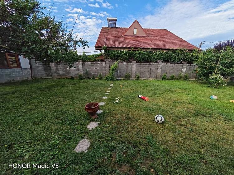 Casă cu 6 camere cu Teren 907 Mp în Moșnița Nouă